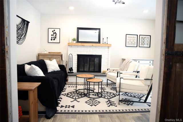 22 Berkshire Road, West Babylon, NY 11704