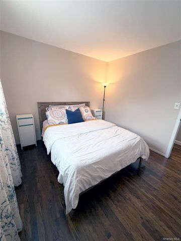 22 Berkshire Road, West Babylon, NY 11704