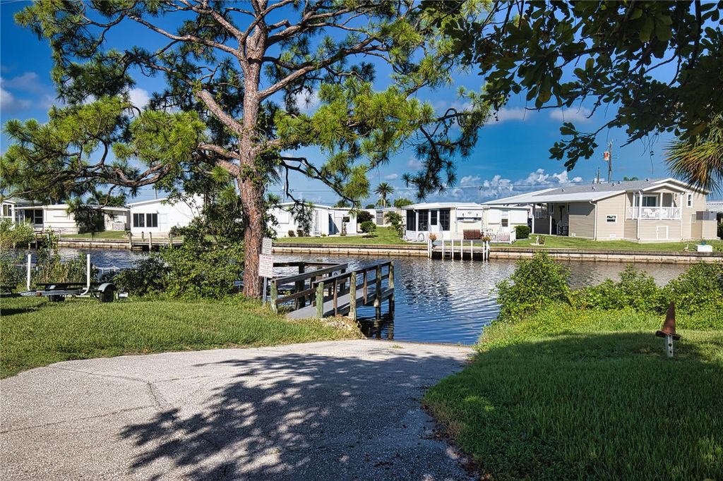 Image 71 of property listing at 311 ROBALO, North Port, FL 34287