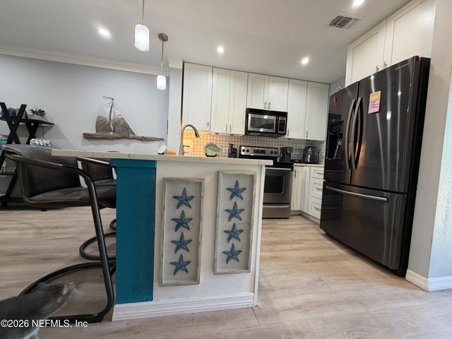 7 ARBOR CLUB Drive 211, Ponte Vedra Beach, FL 32082