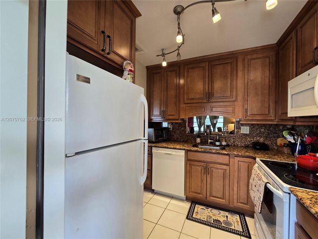 3405 NW 48th Avenue 601, Lauderdale Lakes, FL 33319