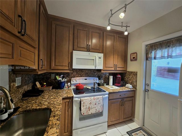 3405 NW 48th Avenue 601, Lauderdale Lakes, FL 33319