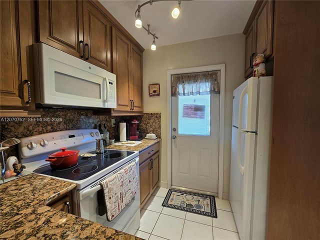3405 NW 48th Avenue 601, Lauderdale Lakes, FL 33319