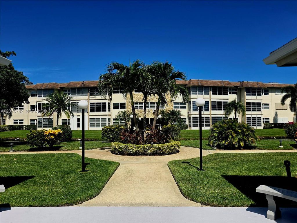 3405 NW 48th Avenue 601, Lauderdale Lakes, FL 33319