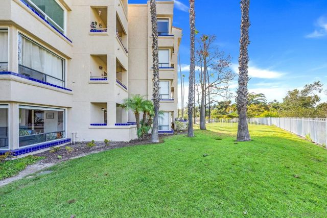 12132 Royal Birkdale Row 104E, San Diego, CA 92128