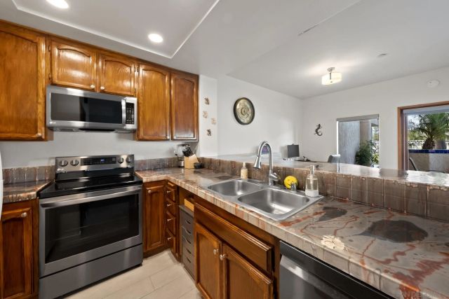 12132 Royal Birkdale Row 104E, San Diego, CA 92128