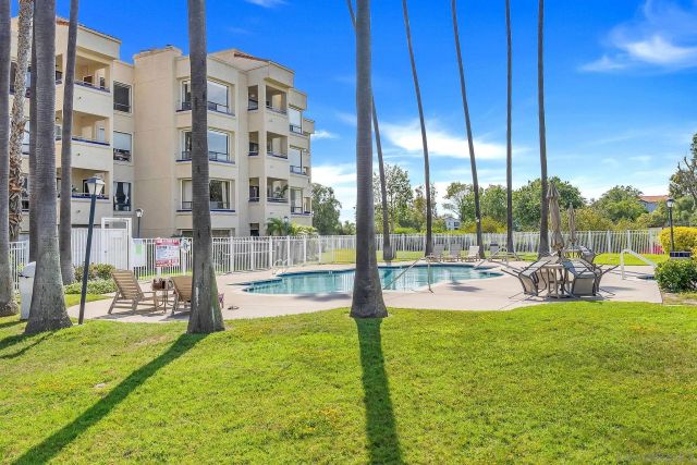 12132 Royal Birkdale Row 104E, San Diego, CA 92128