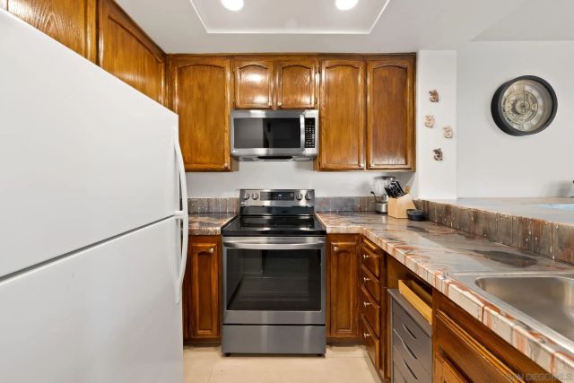 12132 Royal Birkdale Row 104E, San Diego, CA 92128