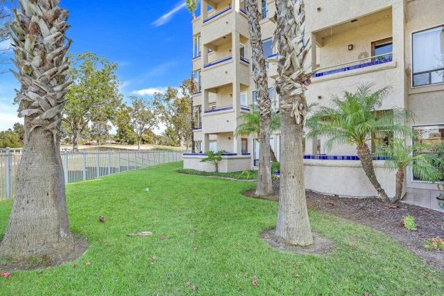 12132 Royal Birkdale Row 104E, San Diego, CA 92128