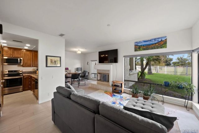 12132 Royal Birkdale Row 104E, San Diego, CA 92128