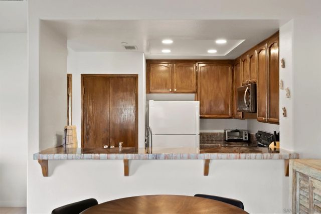 12132 Royal Birkdale Row 104E, San Diego, CA 92128