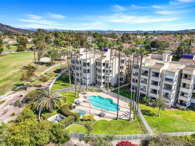 12132 Royal Birkdale Row 104E, San Diego, CA 92128