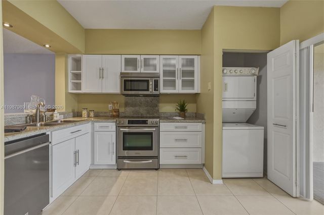 16635 Hemingway Dr, Weston, FL 33326