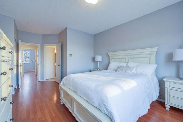 16635 Hemingway Dr, Weston, FL 33326