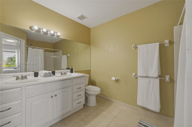 16635 Hemingway Dr, Weston, FL 33326