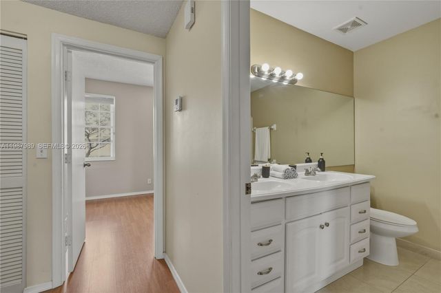 16635 Hemingway Dr, Weston, FL 33326