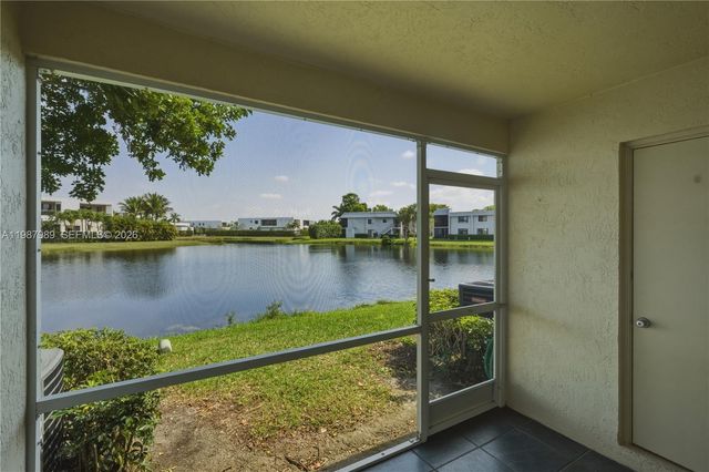 16635 Hemingway Dr, Weston, FL 33326