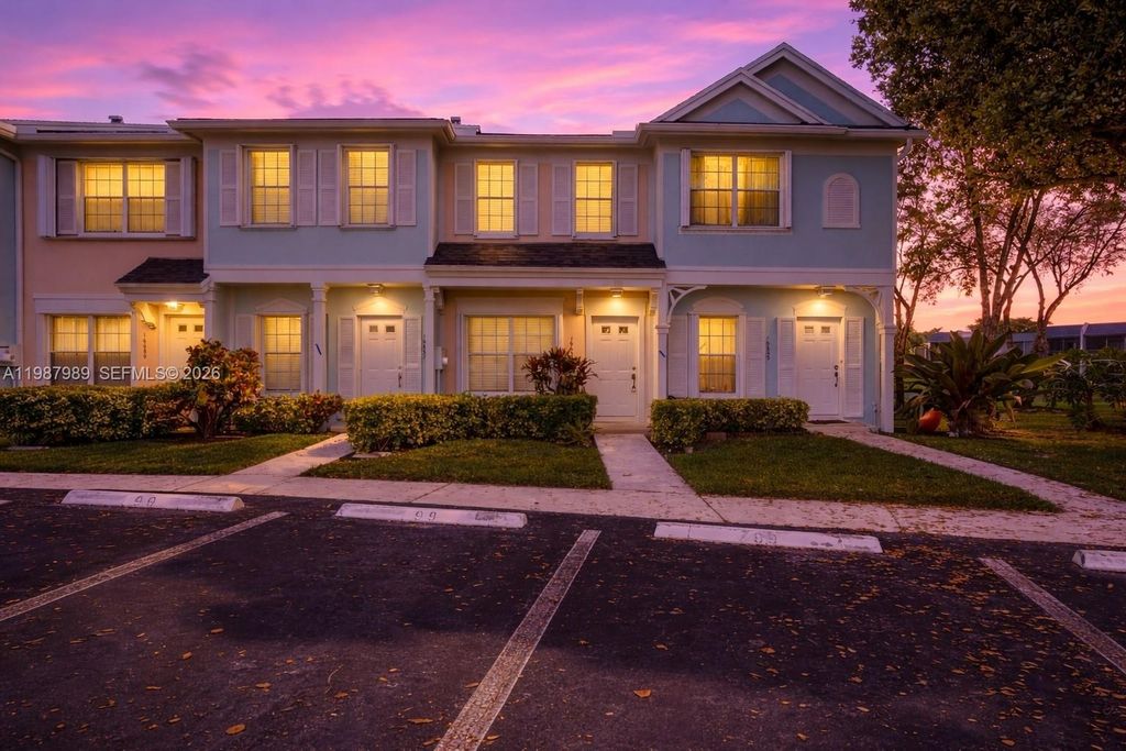 16635 Hemingway Dr, Weston, FL 33326