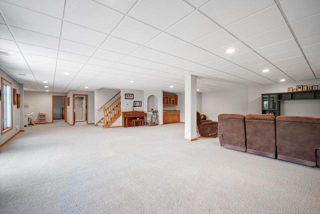W130N6462 Crestwood DRIVE, Menomonee Falls, WI 53051