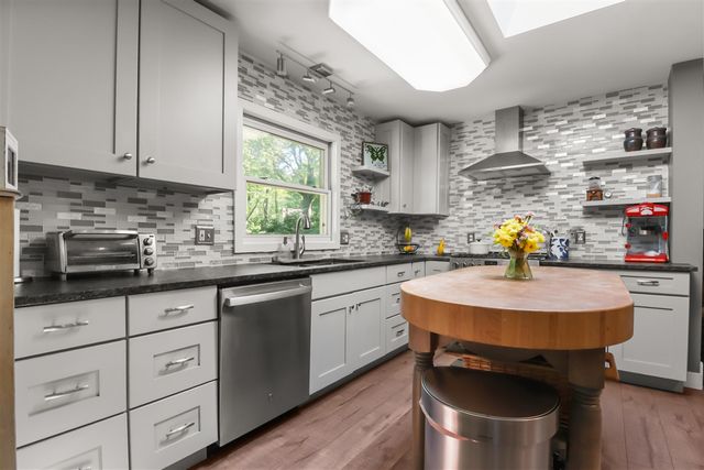 2728 Forest Lake Drive, Jackson, MI 49203