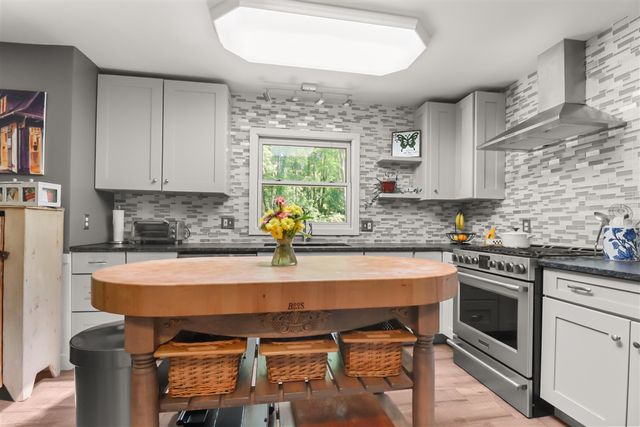 2728 Forest Lake Drive, Jackson, MI 49203