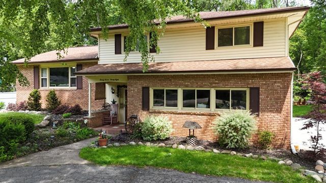 2728 Forest Lake Drive, Jackson, MI 49203