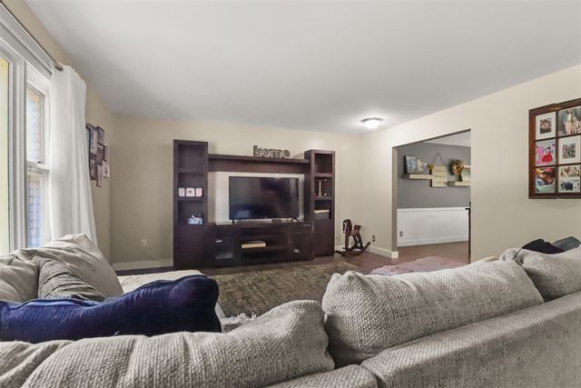 2728 Forest Lake Drive, Jackson, MI 49203
