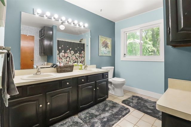 2728 Forest Lake Drive, Jackson, MI 49203