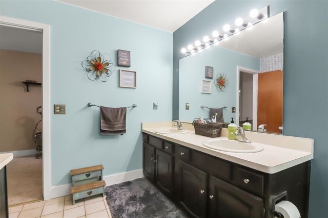 2728 Forest Lake Drive, Jackson, MI 49203