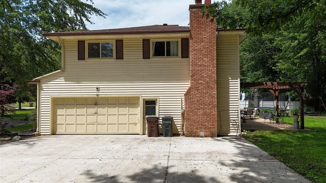 2728 Forest Lake Drive, Jackson, MI 49203