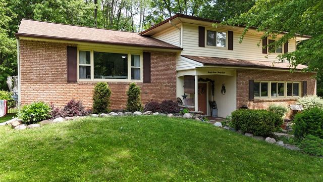 2728 Forest Lake Drive, Jackson, MI 49203
