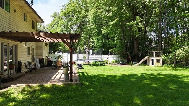 2728 Forest Lake Drive, Jackson, MI 49203