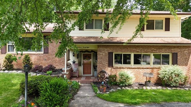 2728 Forest Lake Drive, Jackson, MI 49203
