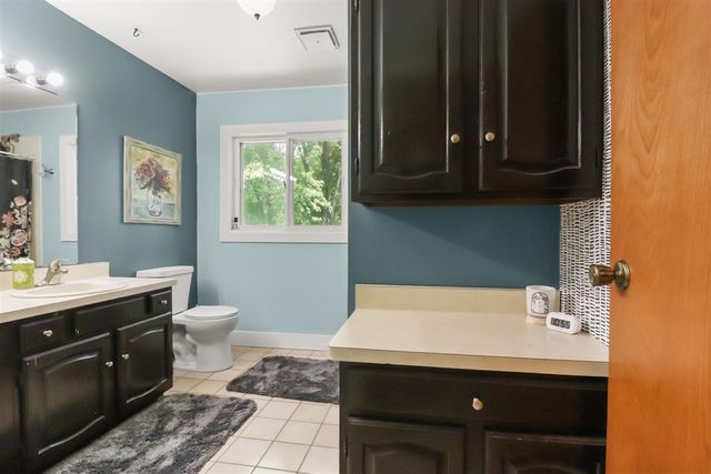 2728 Forest Lake Drive, Jackson, MI 49203