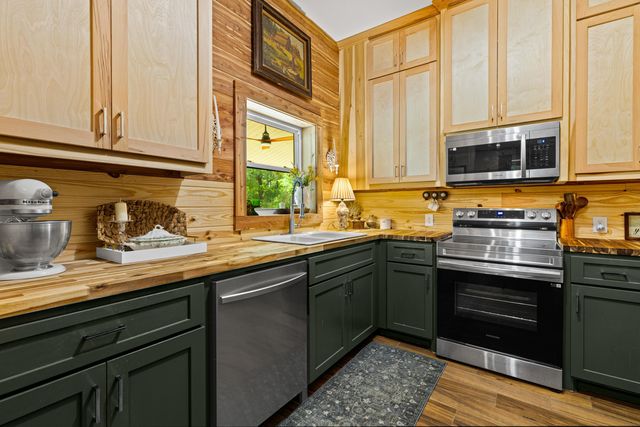 189 Dale Ln, Avinger, TX 75630