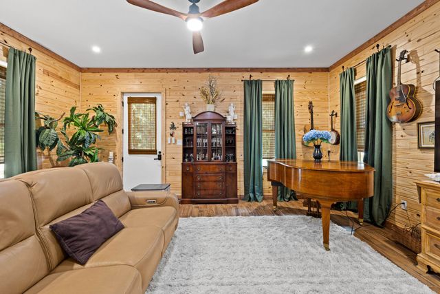 189 Dale Ln, Avinger, TX 75630