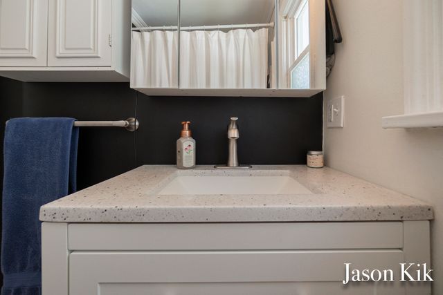 369 N 3rd Avenue, Fruitport Vllg, MI 49415