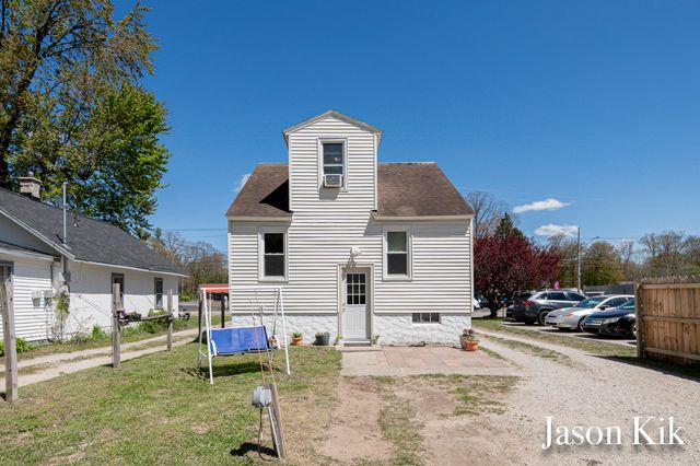 369 N 3rd Avenue, Fruitport Vllg, MI 49415