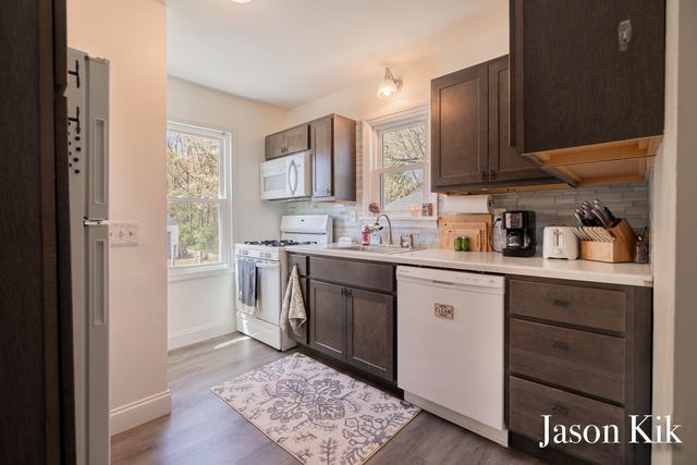 369 N 3rd Avenue, Fruitport Vllg, MI 49415