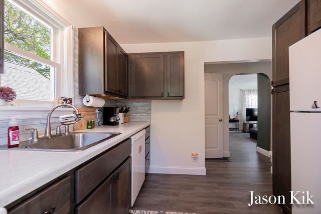 369 N 3rd Avenue, Fruitport Vllg, MI 49415