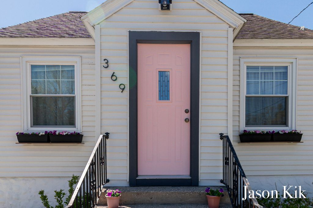 369 N 3rd Avenue, Fruitport Vllg, MI 49415