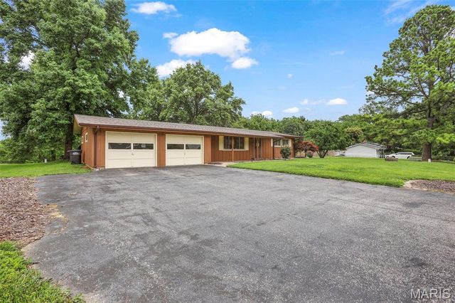3411 Glennoak Drive, Edwardsville, IL 62025