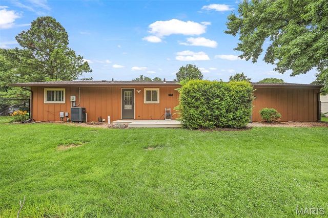 3411 Glennoak Drive, Edwardsville, IL 62025