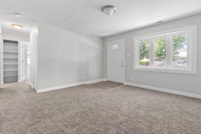 7831 Chestnut Avenue, Hammond, IN 46324