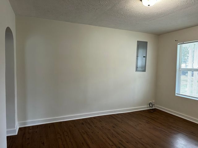 1129 N Rogers Avenue, Springfield, MO 65802