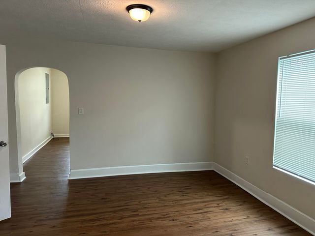 1129 N Rogers Avenue, Springfield, MO 65802