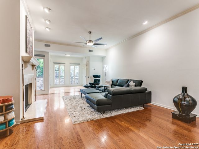 8000 Donore Pl Apt 11, San Antonio, TX 78229