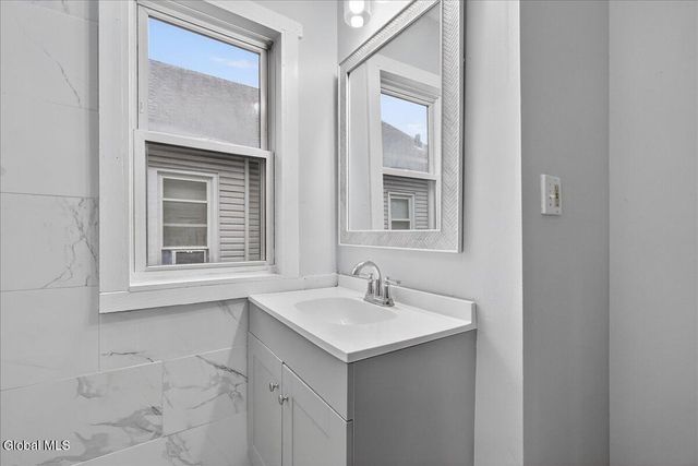 19 Cromer Avenue, Schenectady, NY 12304