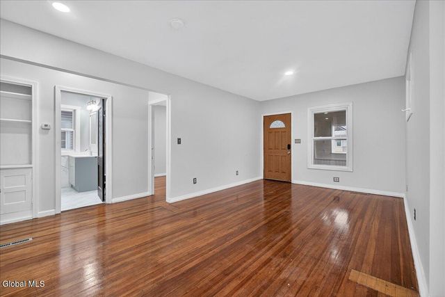 19 Cromer Avenue, Schenectady, NY 12304