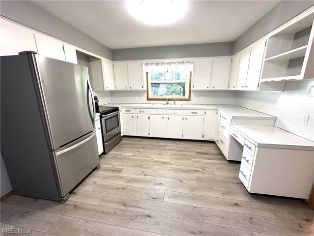 750 Bittersweet Drive NE, Massillon, OH 44646